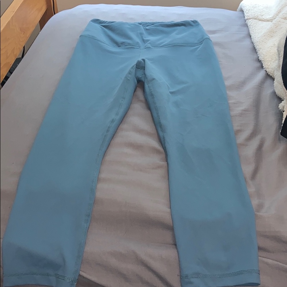 blue cropped leggings